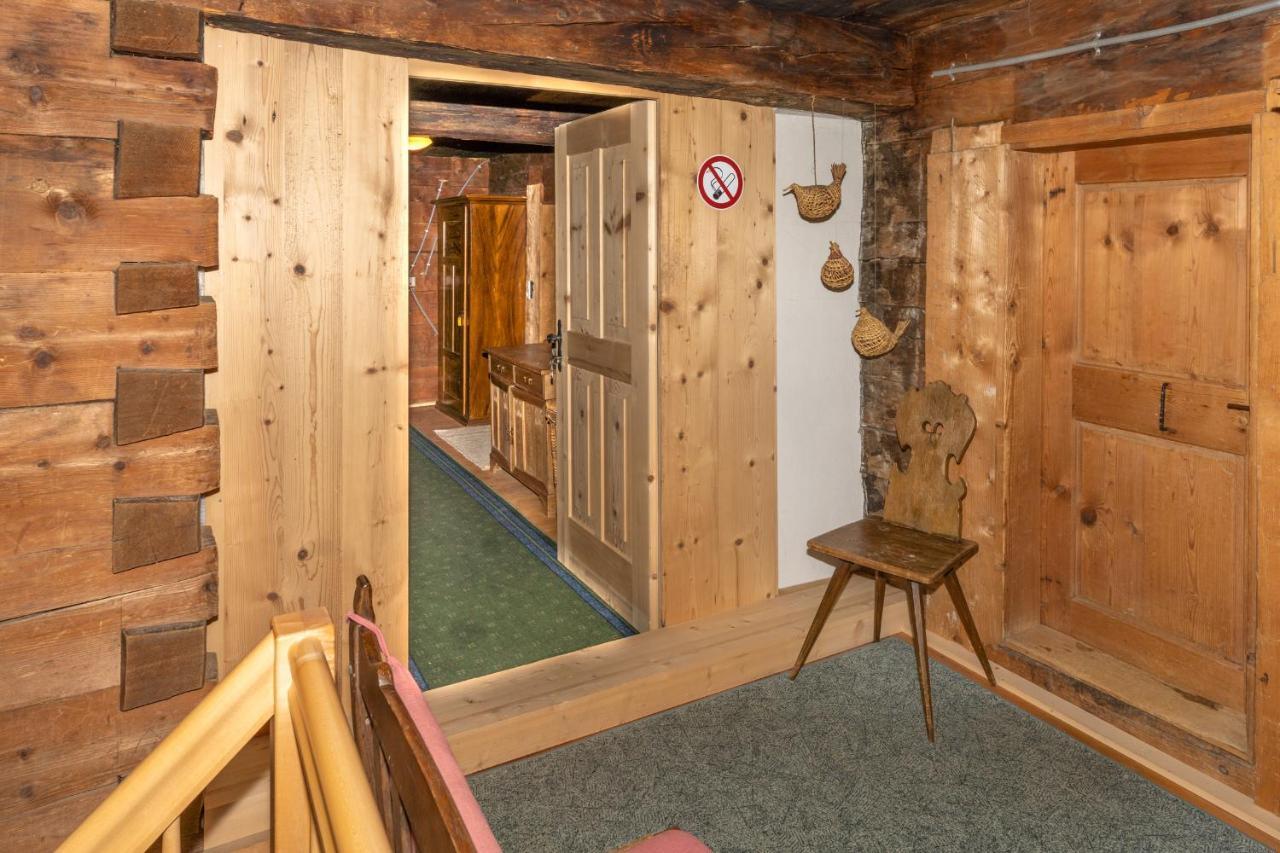 Haus Holzwurm Lägenhet Raggal Exteriör bild