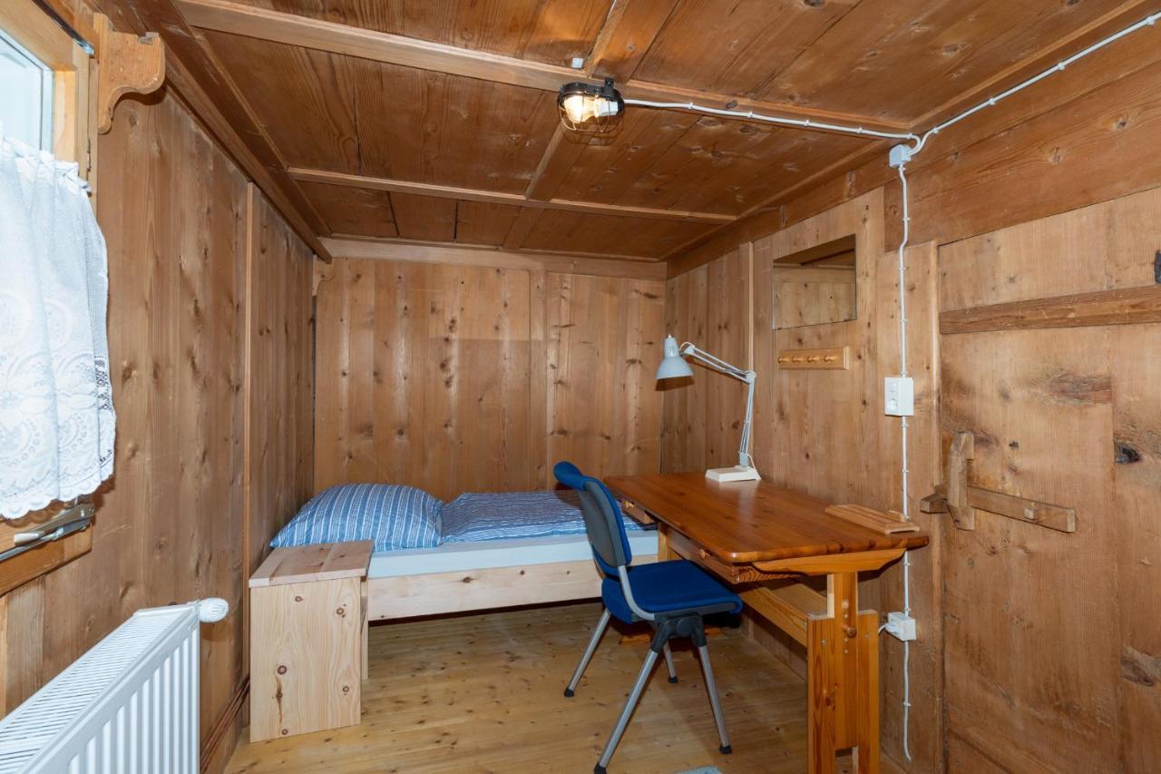 Haus Holzwurm Lägenhet Raggal Exteriör bild