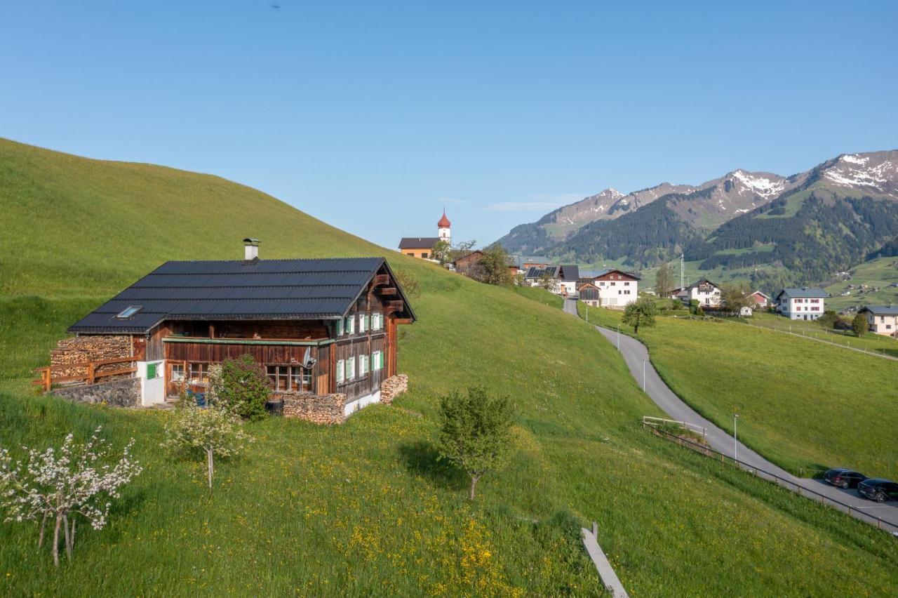 Haus Holzwurm Lägenhet Raggal Exteriör bild
